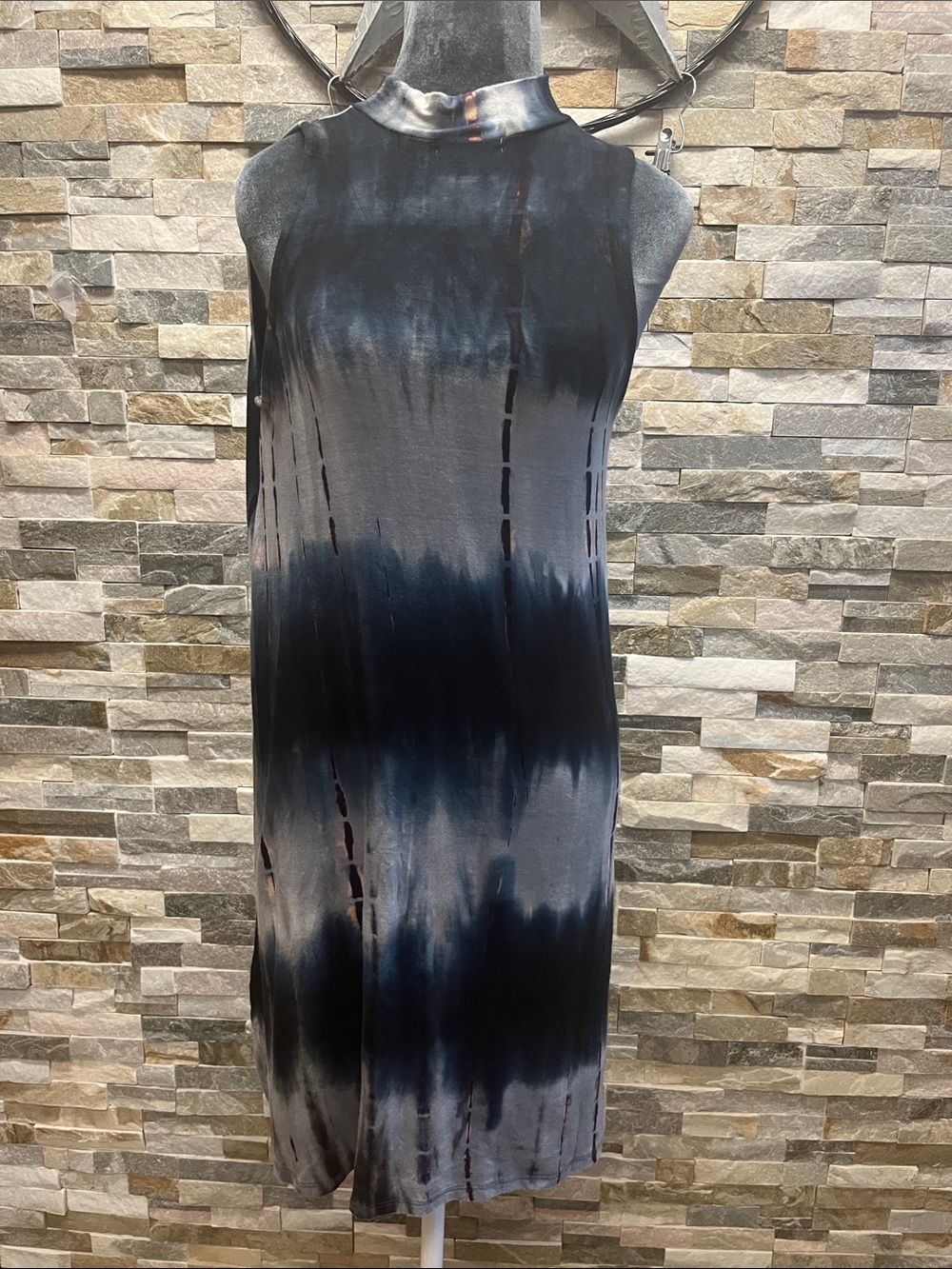 Ginger G Sleeveless Midi Tie-Dye Shift Dress in Black and Gray